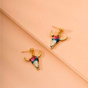 Bullhead Floral Necklace & Earrings Set, Gold accent, Flower detail